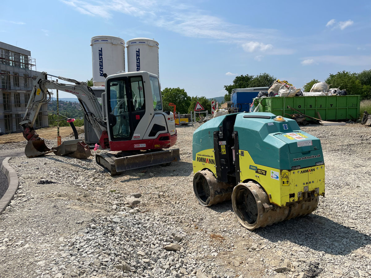 arr_1575_trench_roller_slovakia_jobsite_01_230330.jpg