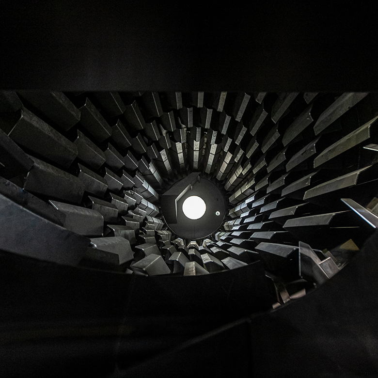 P92_Block03_01_780x780px_desk.webp