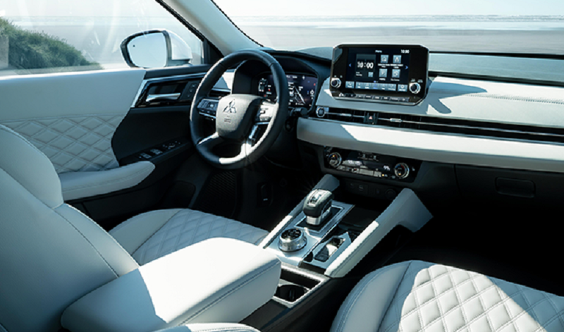 2023 Outlander Interior