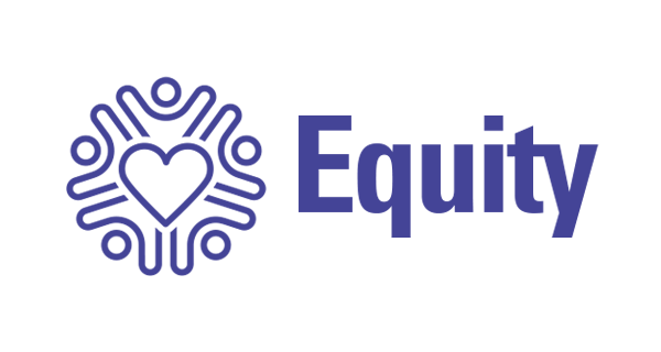 公平的概念表现为一个人围成一圈拥抱一颗心